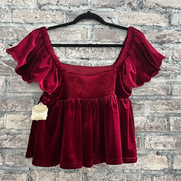 NWT Gorgeous Burgundy wine color velvet  slightly cropped top scalloped sleeves - Picture 5 of 12
